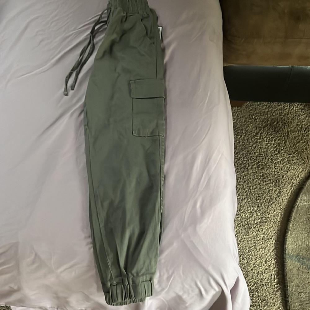 BRAND NEW CARGO JOGGERS - Picture 3 of 4